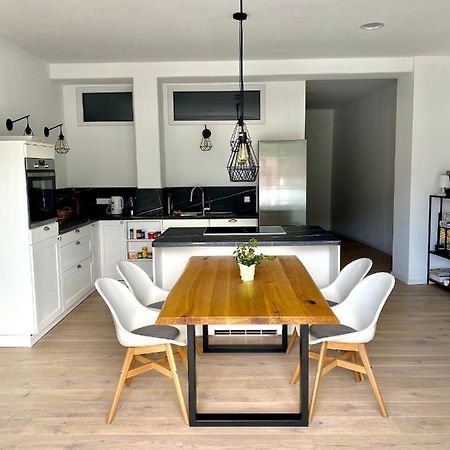 Exklusive 82 Qm Loftwohnung Mit Tiefgarage Und Sued-Balkon Zentral Titisee-Neustadt Exterior foto