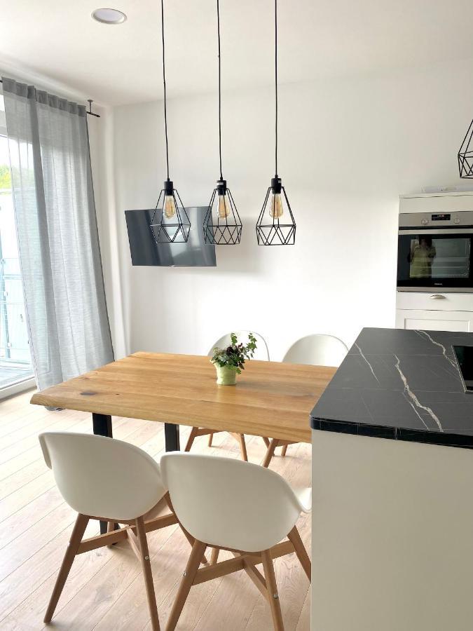 Exklusive 82 Qm Loftwohnung Mit Tiefgarage Und Sued-Balkon Zentral Titisee-Neustadt Exterior foto