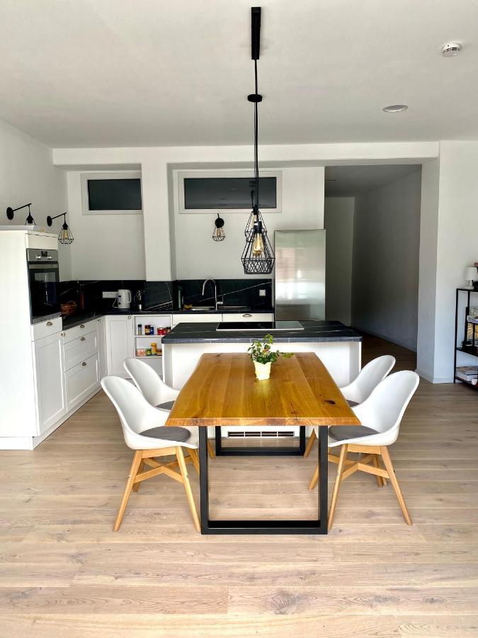 Exklusive 82 Qm Loftwohnung Mit Tiefgarage Und Sued-Balkon Zentral Titisee-Neustadt Exterior foto