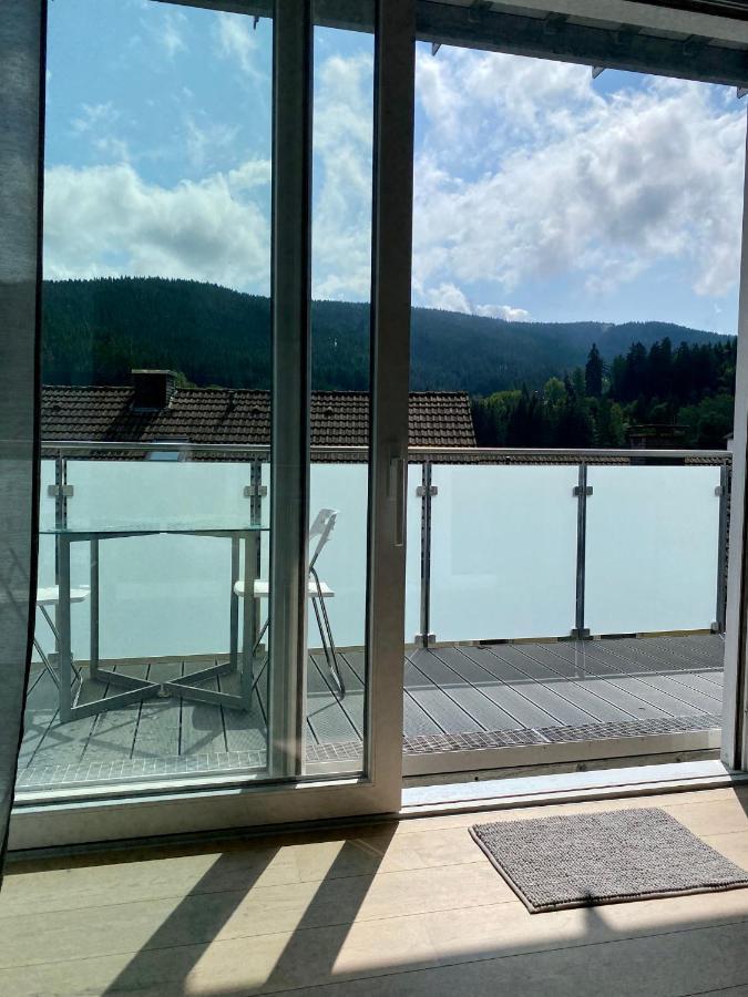 Exklusive 82 Qm Loftwohnung Mit Tiefgarage Und Sued-Balkon Zentral Titisee-Neustadt Exterior foto
