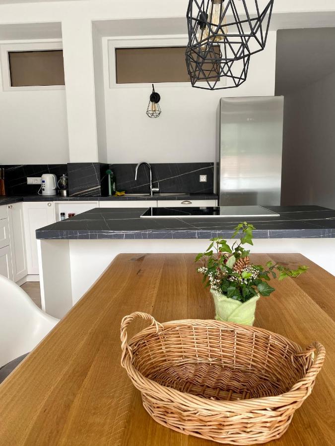 Exklusive 82 Qm Loftwohnung Mit Tiefgarage Und Sued-Balkon Zentral Titisee-Neustadt Exterior foto